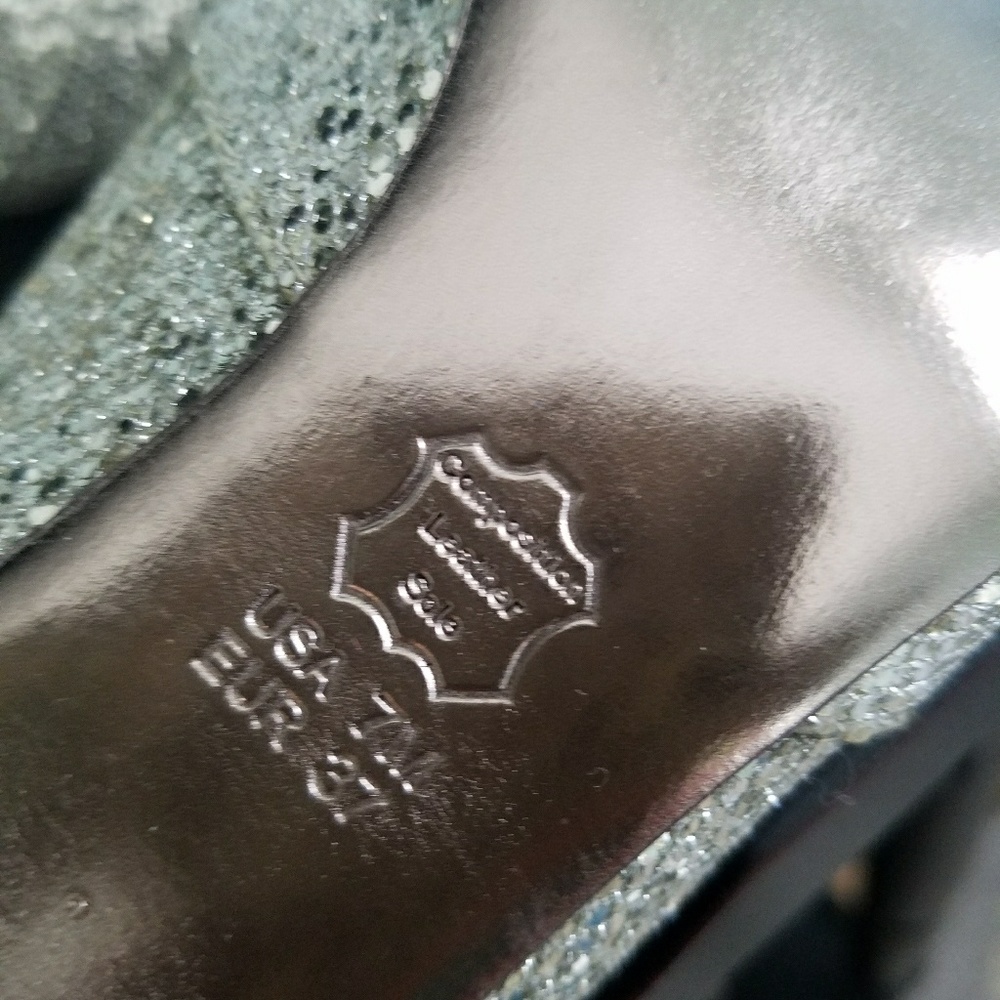 Gold sequined heels (comfortable heigth)